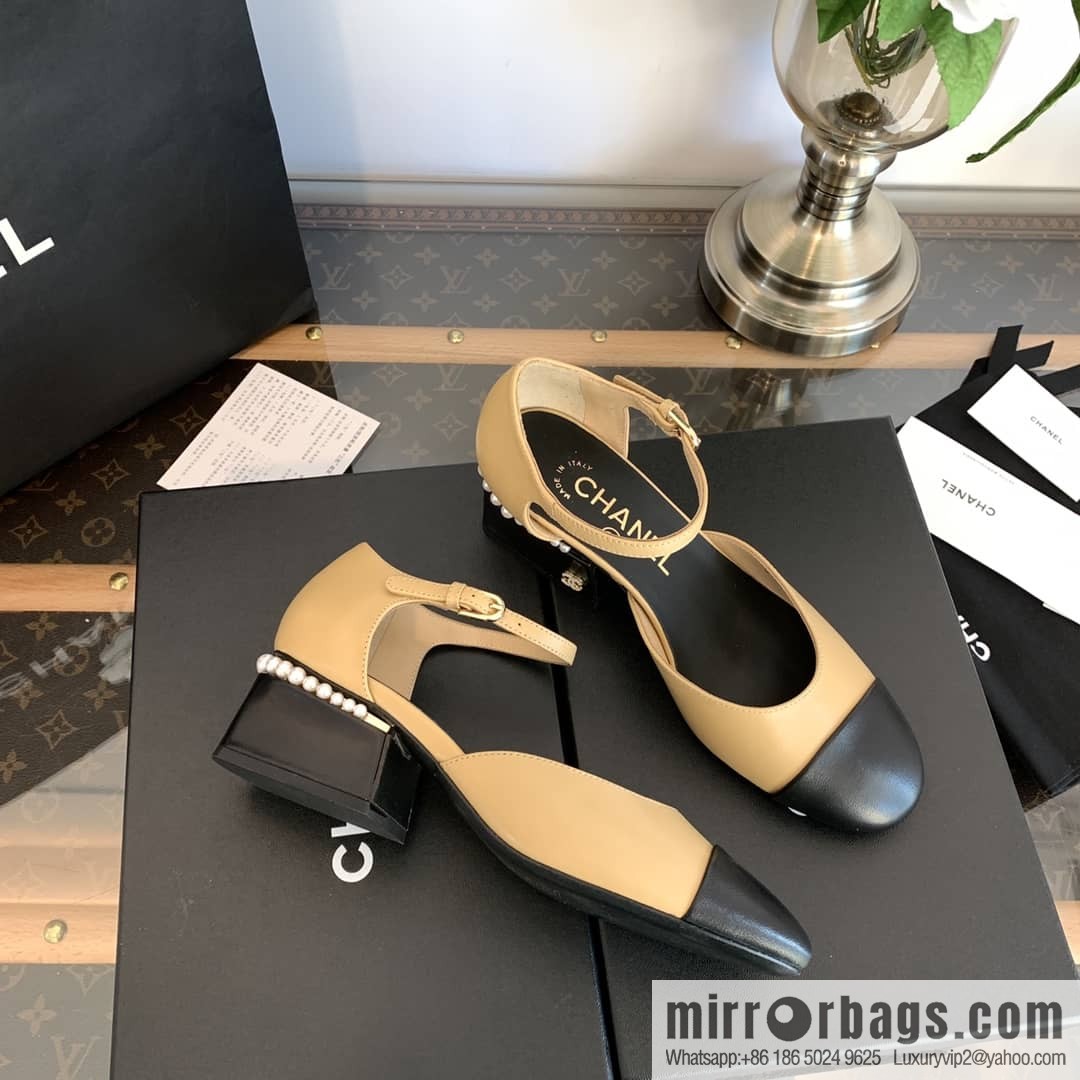 Chanel Xiaoxiang Color matching hollow Mary Jane shoes