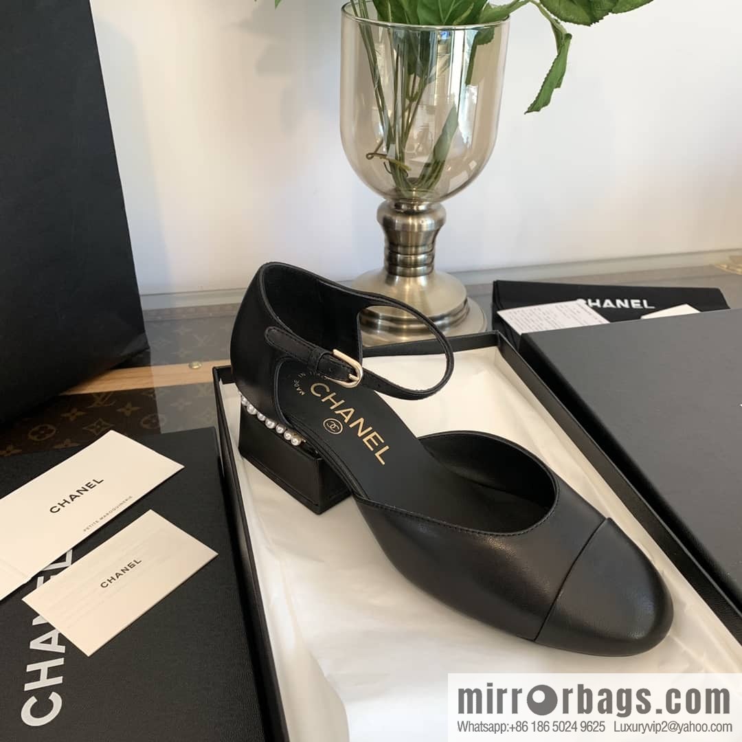 Chanel Xiaoxiang Color matching hollow Mary Jane shoes