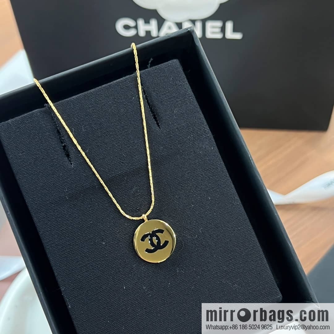 New ☑️ CHANEL Chanel double c round gold necklace
