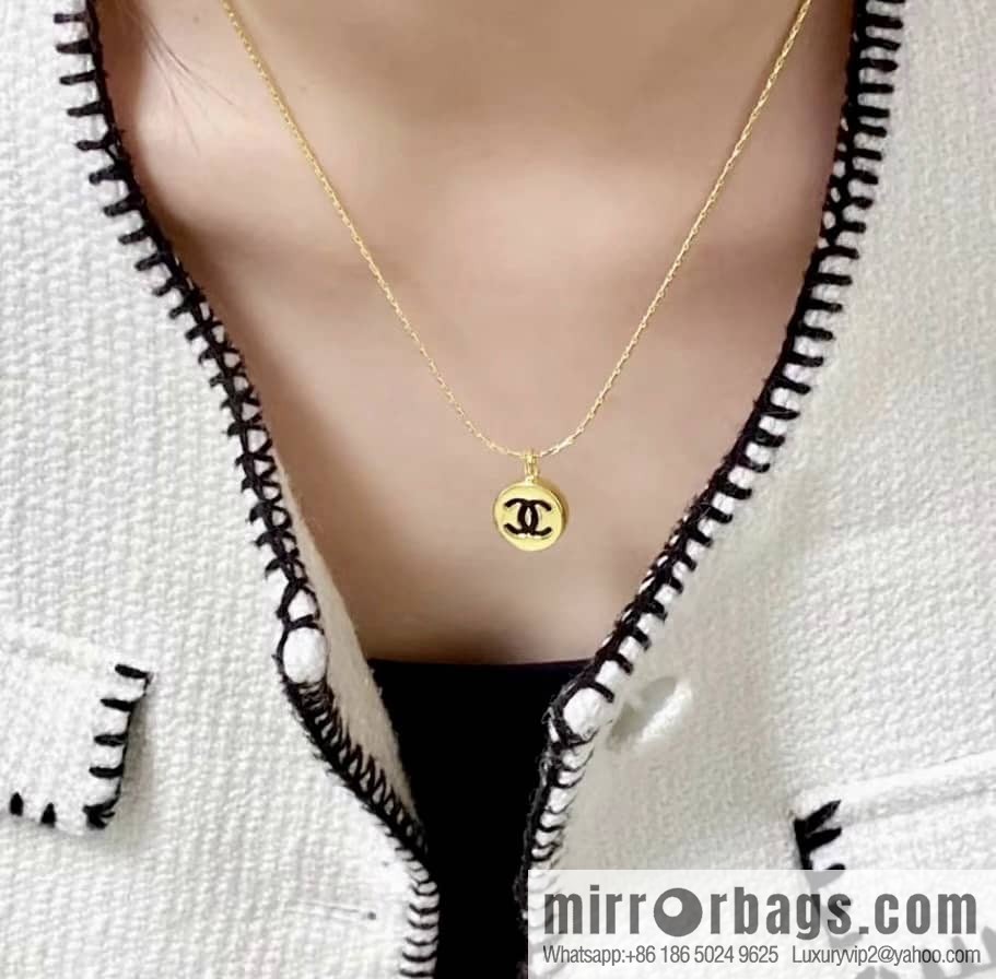 New ☑️ CHANEL Chanel double c round gold necklace