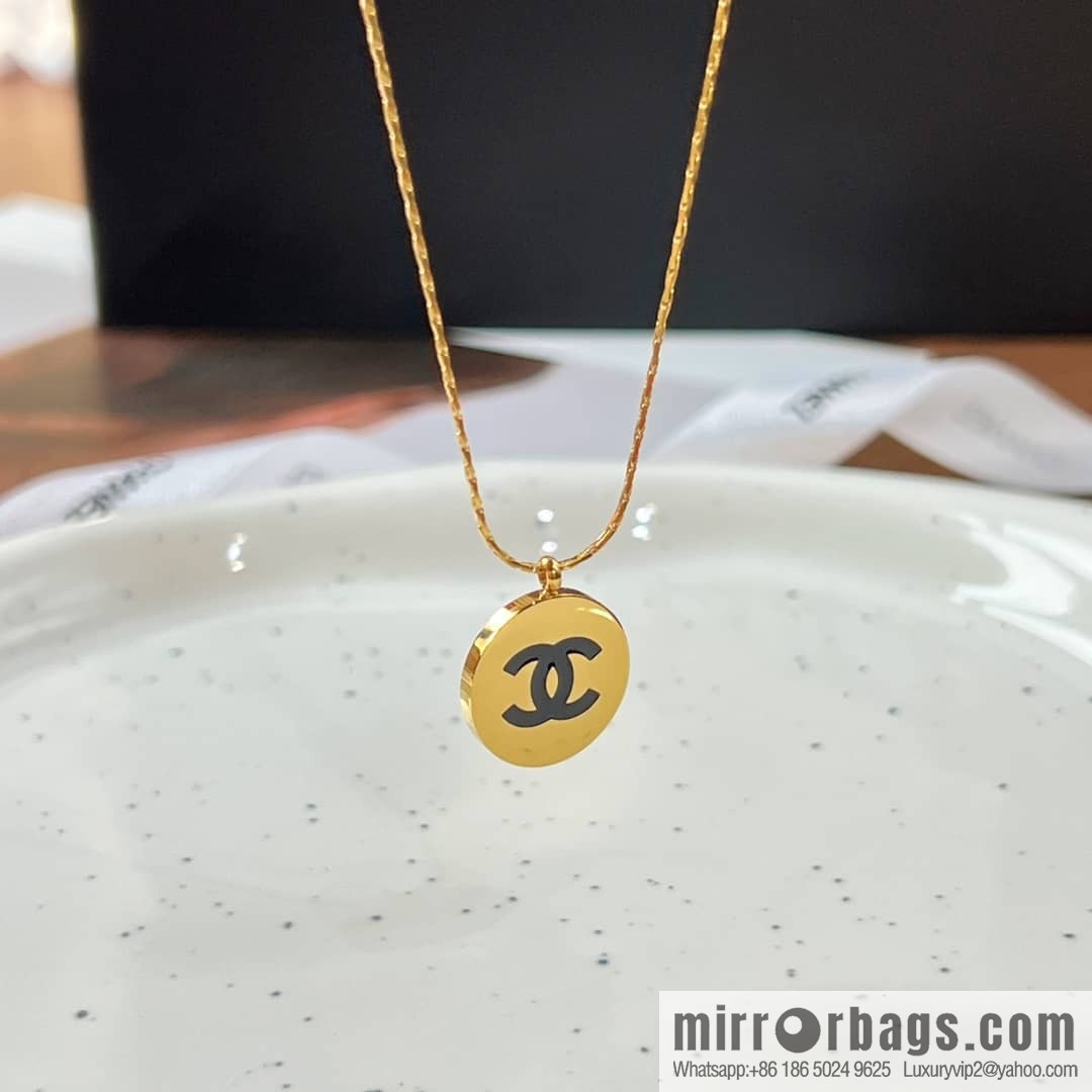 New ☑️ CHANEL Chanel double c round gold necklace