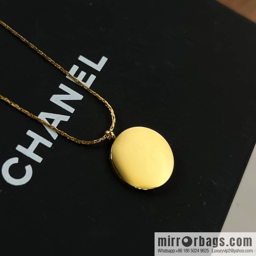 New ☑️ CHANEL Chanel double c round gold necklace