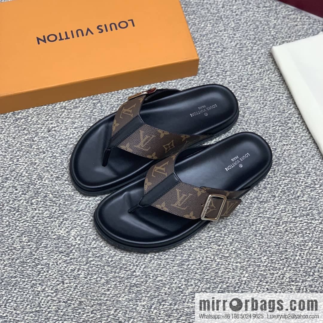 LV/Louis Vuitton uses classic PVC with black outsoles to form men's sneakers