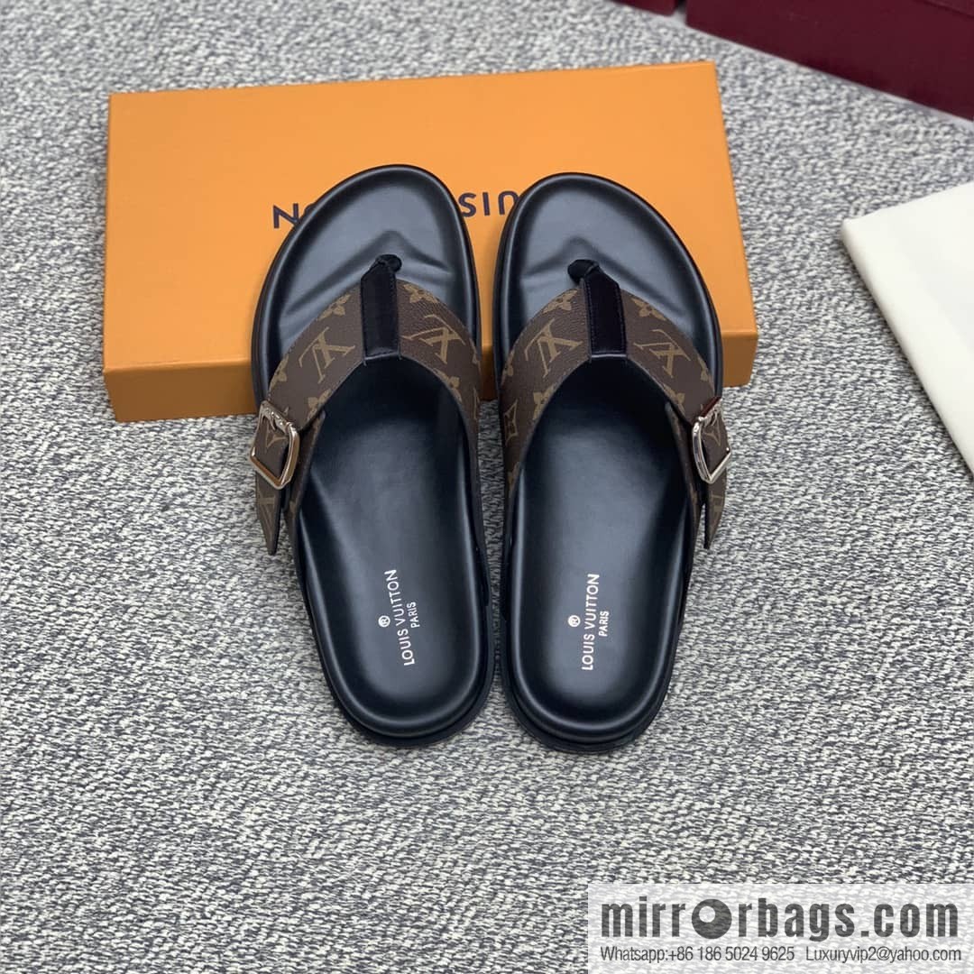 LV/Louis Vuitton uses classic PVC with black outsoles to form men's sneakers