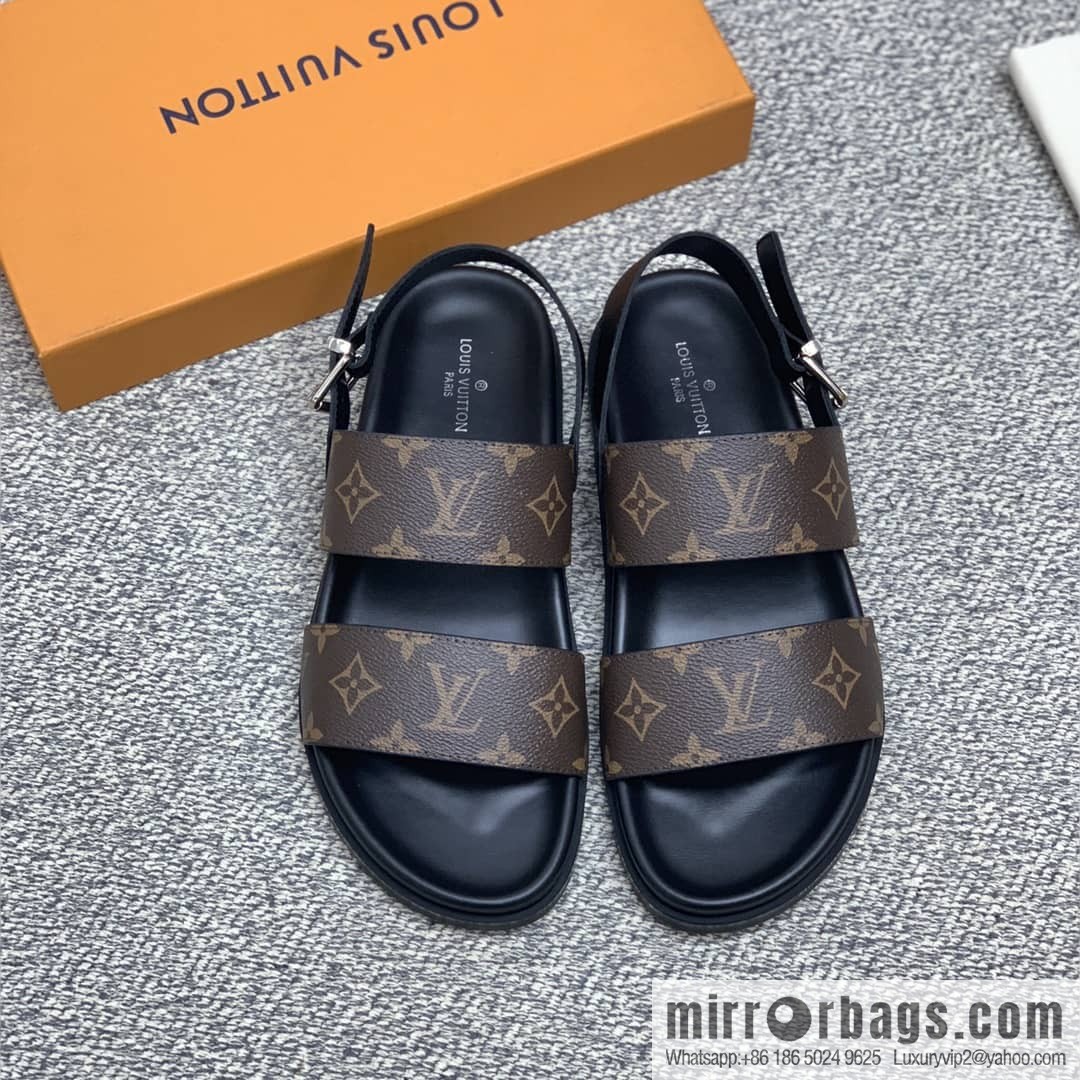 LV/Louis Vuitton uses classic PVC with black outsoles to form men's sneakers