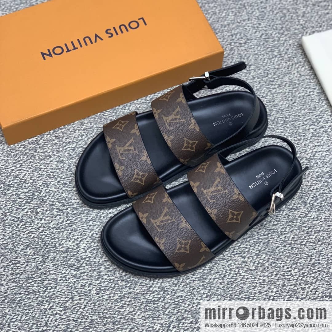 LV/Louis Vuitton uses classic PVC with black outsoles to form men's sneakers