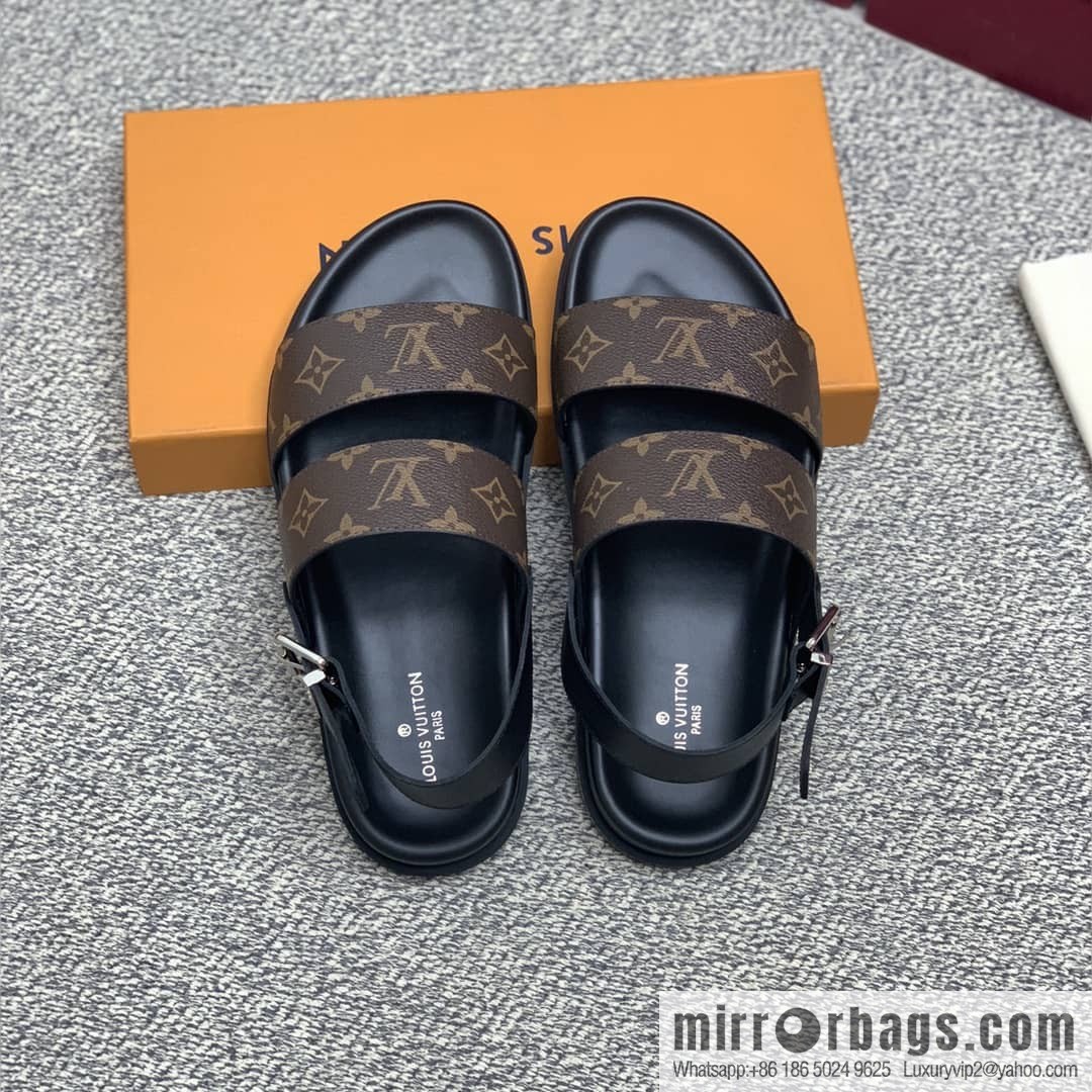 LV/Louis Vuitton uses classic PVC with black outsoles to form men's sneakers