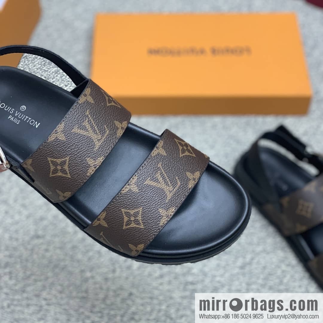 LV/Louis Vuitton uses classic PVC with black outsoles to form men's sneakers
