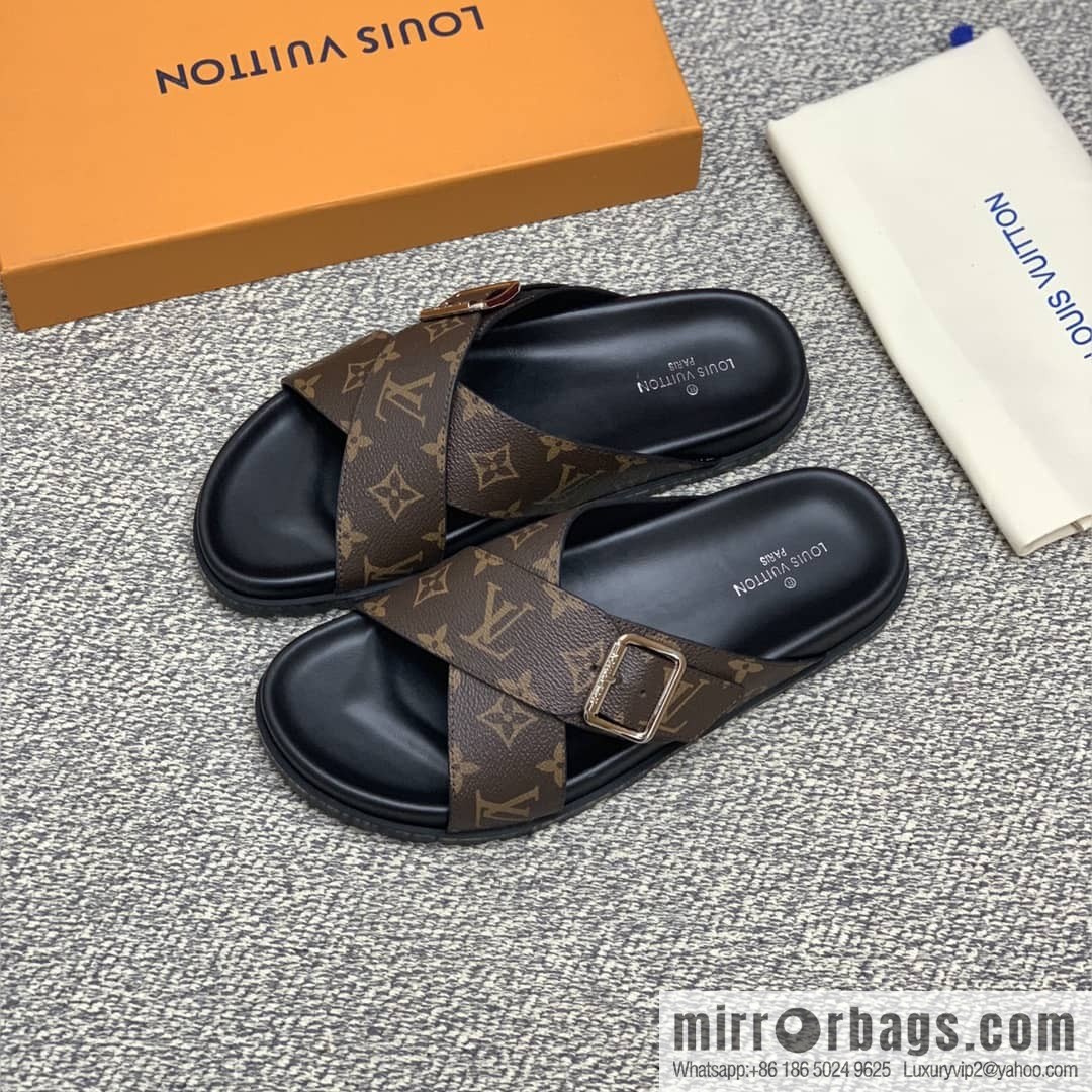 LV/Louis Vuitton uses classic PVC with black outsoles to form men's sneakers