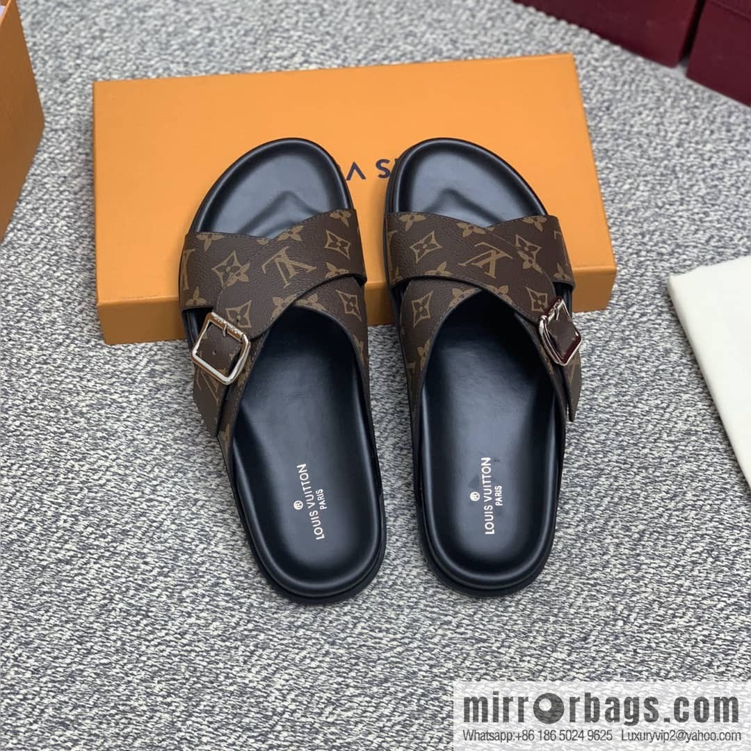LV/Louis Vuitton uses classic PVC with black outsoles to form men's sneakers