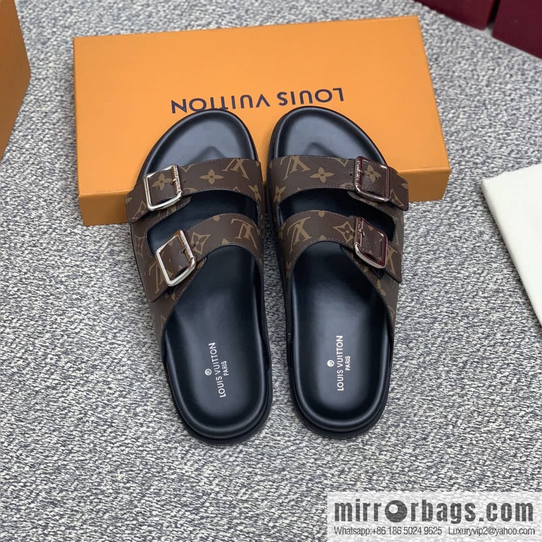 LV/Louis Vuitton uses classic PVC with black outsoles to form men's sneakers