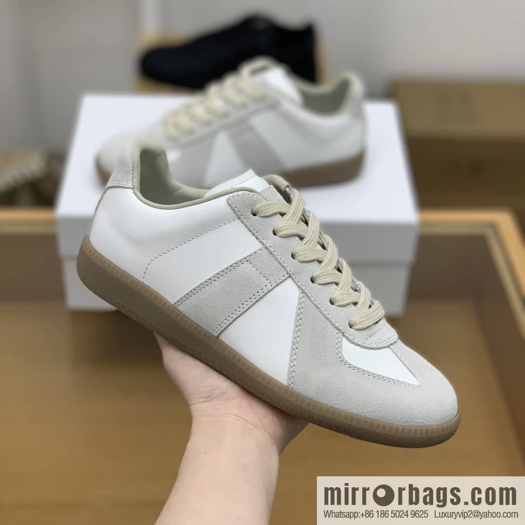 𝐌𝐚𝐢𝐬𝐨𝐧𝐌𝐚𝐫𝐠𝐢𝐞𝐥𝐚 in white leather (fabric) and grey nubuck Unisex shoes