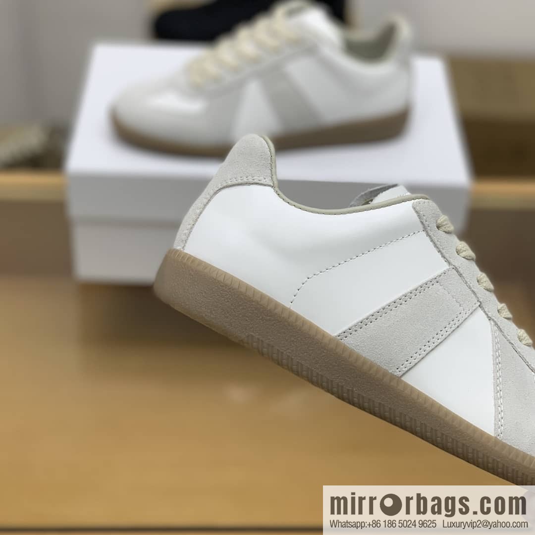 𝐌𝐚𝐢𝐬𝐨𝐧𝐌𝐚𝐫𝐠𝐢𝐞𝐥𝐚 in white leather (fabric) and grey nubuck Unisex shoes