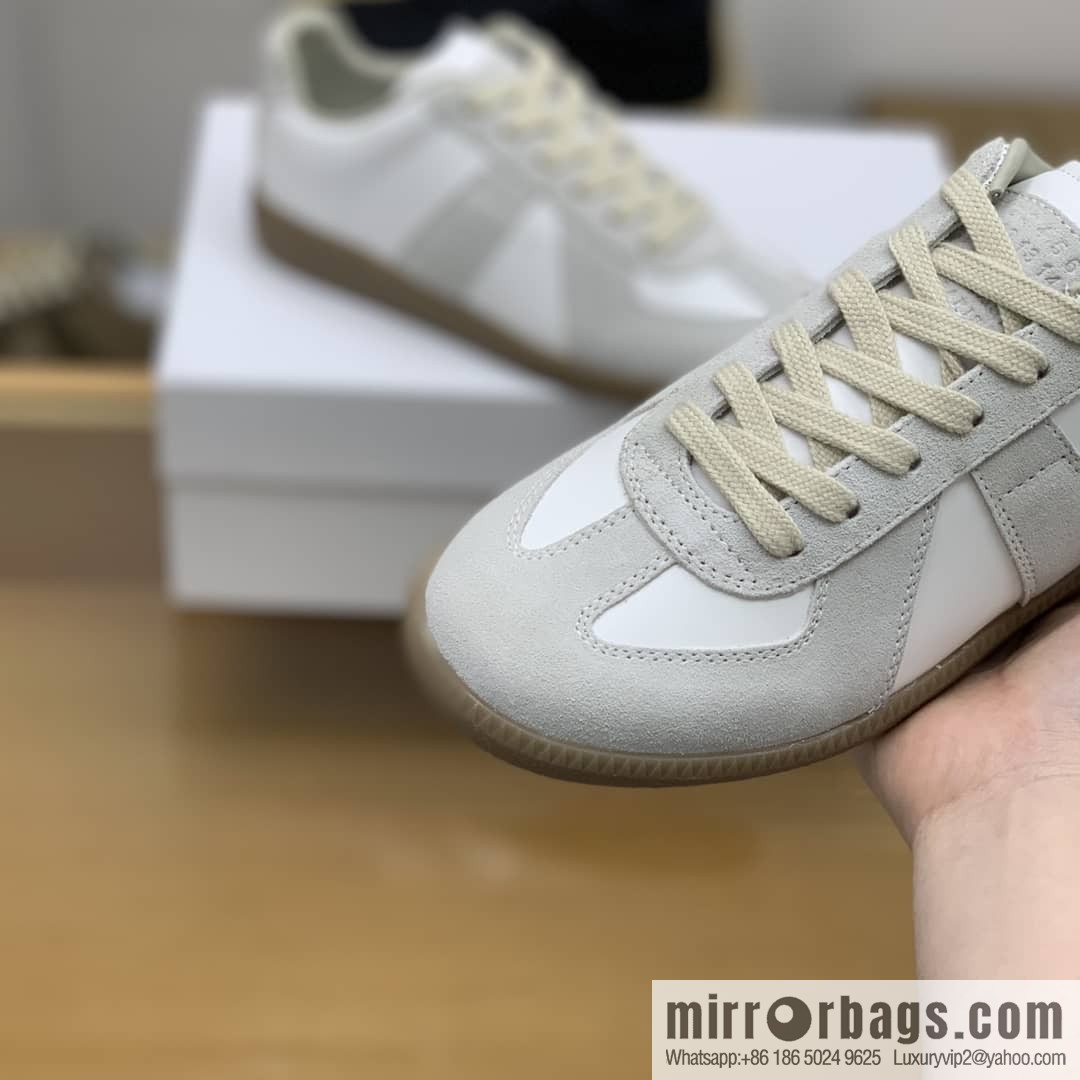 𝐌𝐚𝐢𝐬𝐨𝐧𝐌𝐚𝐫𝐠𝐢𝐞𝐥𝐚 in white leather (fabric) and grey nubuck Unisex shoes