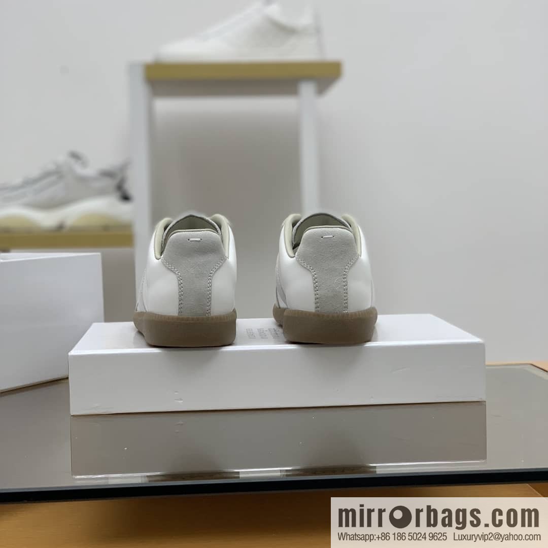 𝐌𝐚𝐢𝐬𝐨𝐧𝐌𝐚𝐫𝐠𝐢𝐞𝐥𝐚 in white leather (fabric) and grey nubuck Unisex shoes