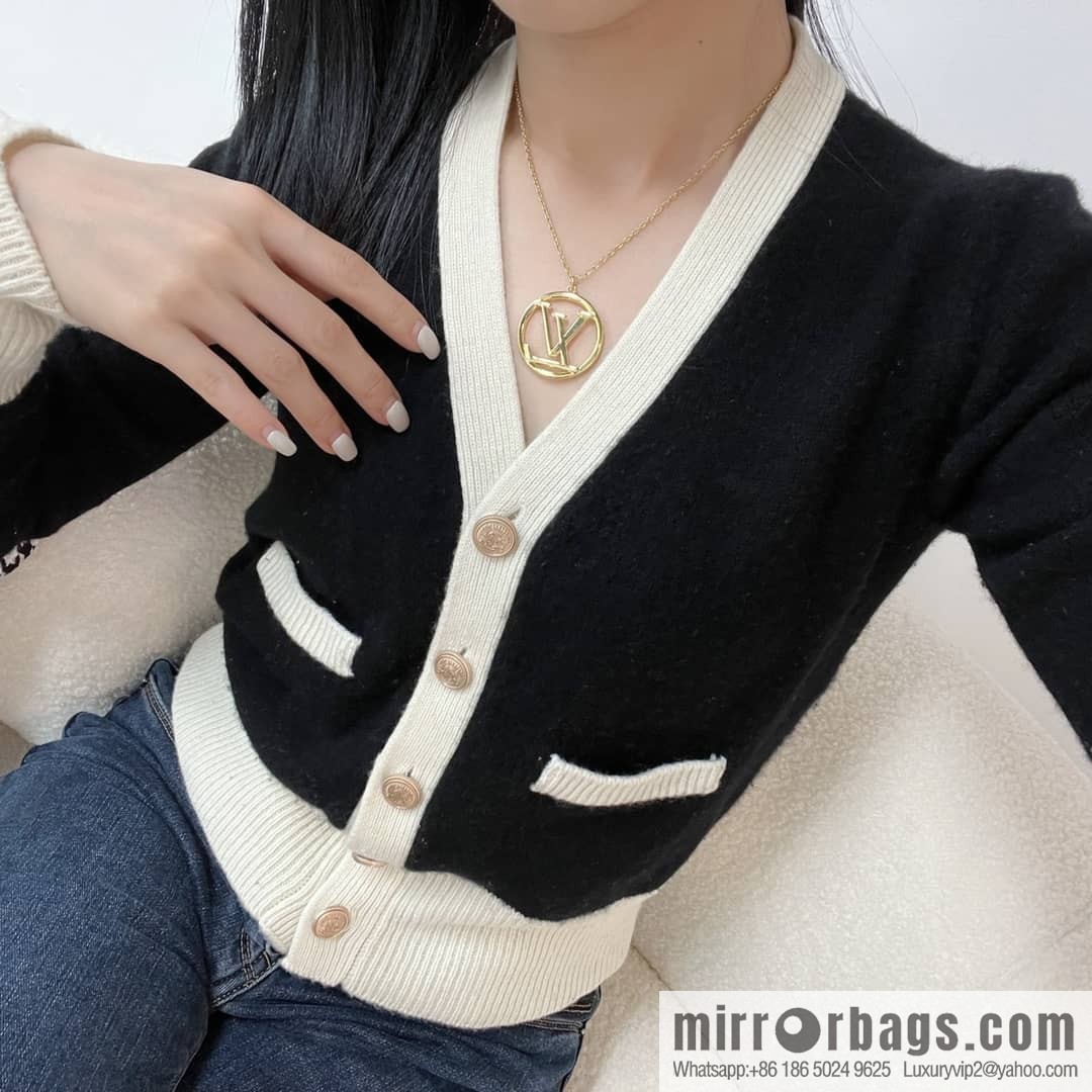 Louis Vuitton Louis Vuitton LV letter round necklace
