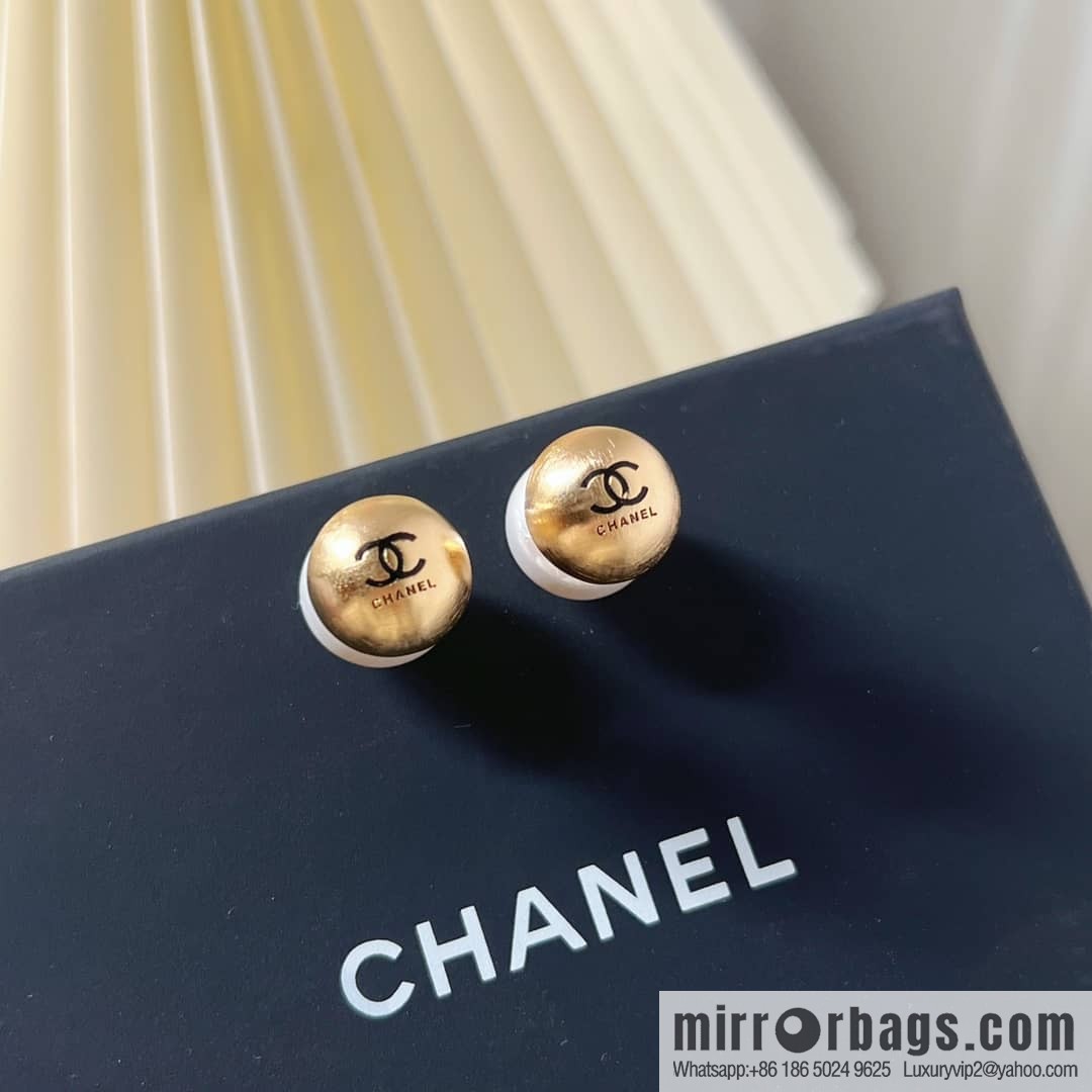New ☑️ CHANEL Chanel gold pearl stud earrings