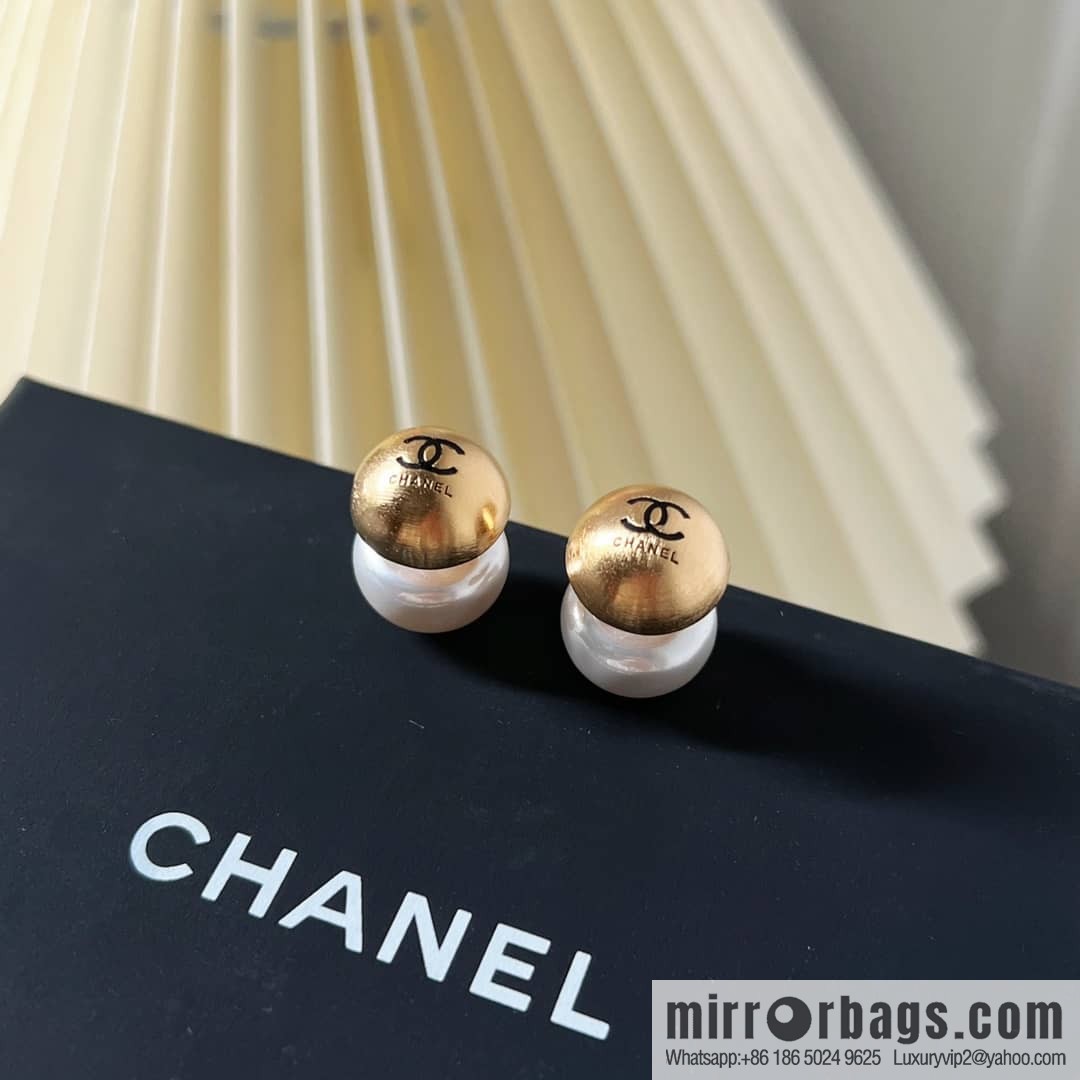 New ☑️ CHANEL Chanel gold pearl stud earrings