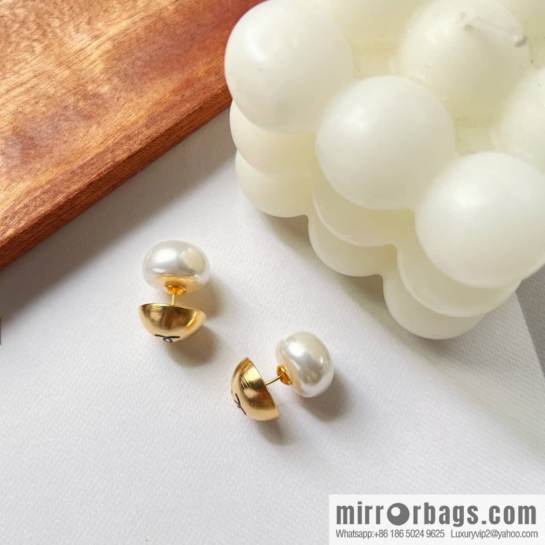 New ☑️ CHANEL Chanel gold pearl stud earrings