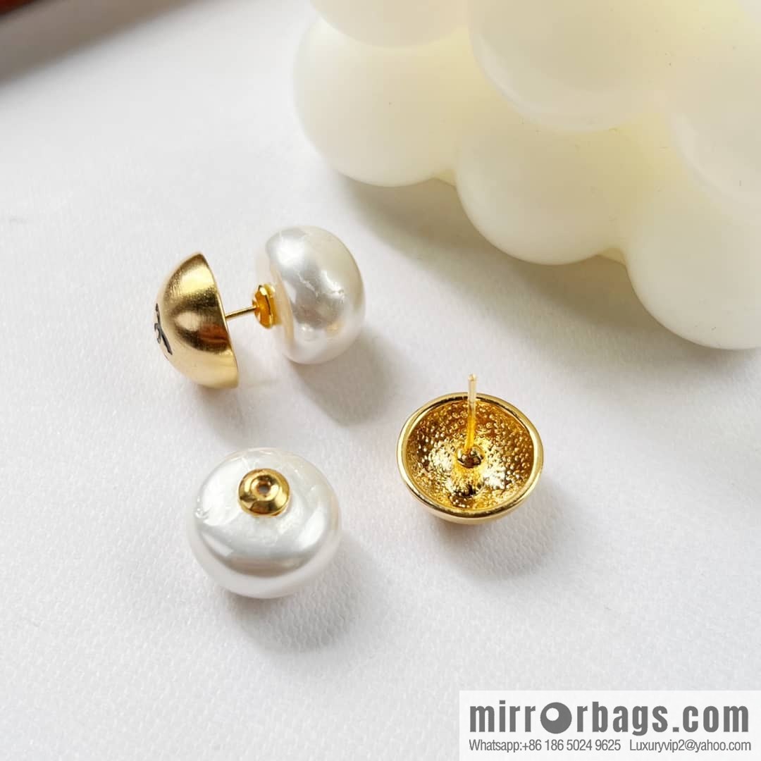 New ☑️ CHANEL Chanel gold pearl stud earrings