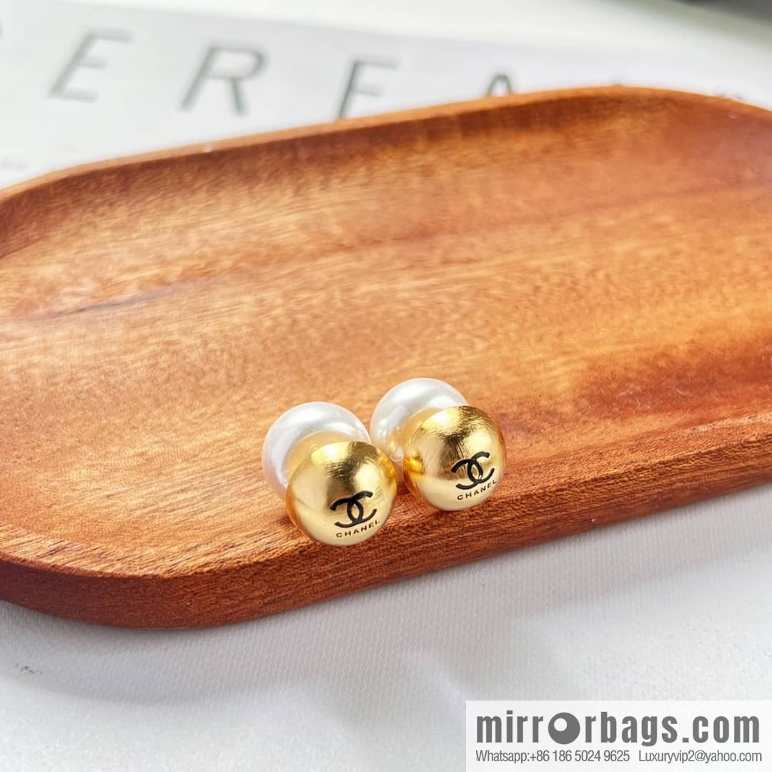 New ☑️ CHANEL Chanel gold pearl stud earrings