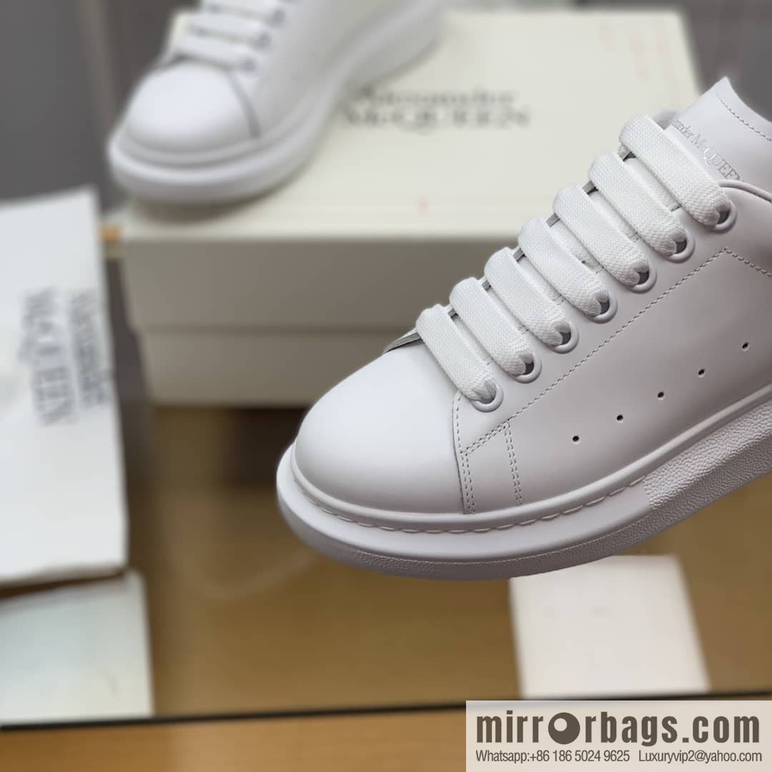 McQueen [MQ Light Gray Crocodile Tail] Upgraded MQ~ Unisex sneakers of the same style