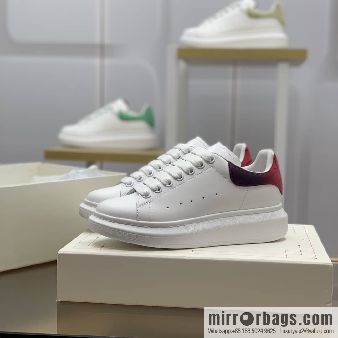 McQueen [MQ gradual change red crocodile pattern tail] upgraded version MQ~ Unisex sneakers of the same style