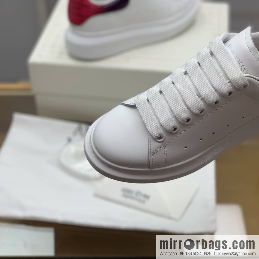 McQueen [MQ gradual change red crocodile pattern tail] upgraded version MQ~ Unisex sneakers of the same style