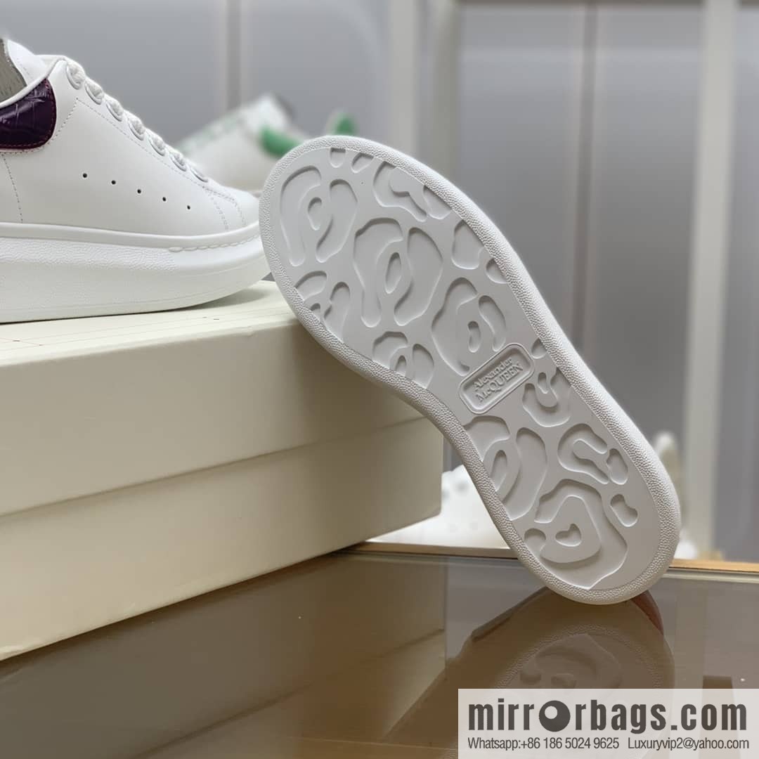 McQueen [MQ gradual change red crocodile pattern tail] upgraded version MQ~ Unisex sneakers of the same style