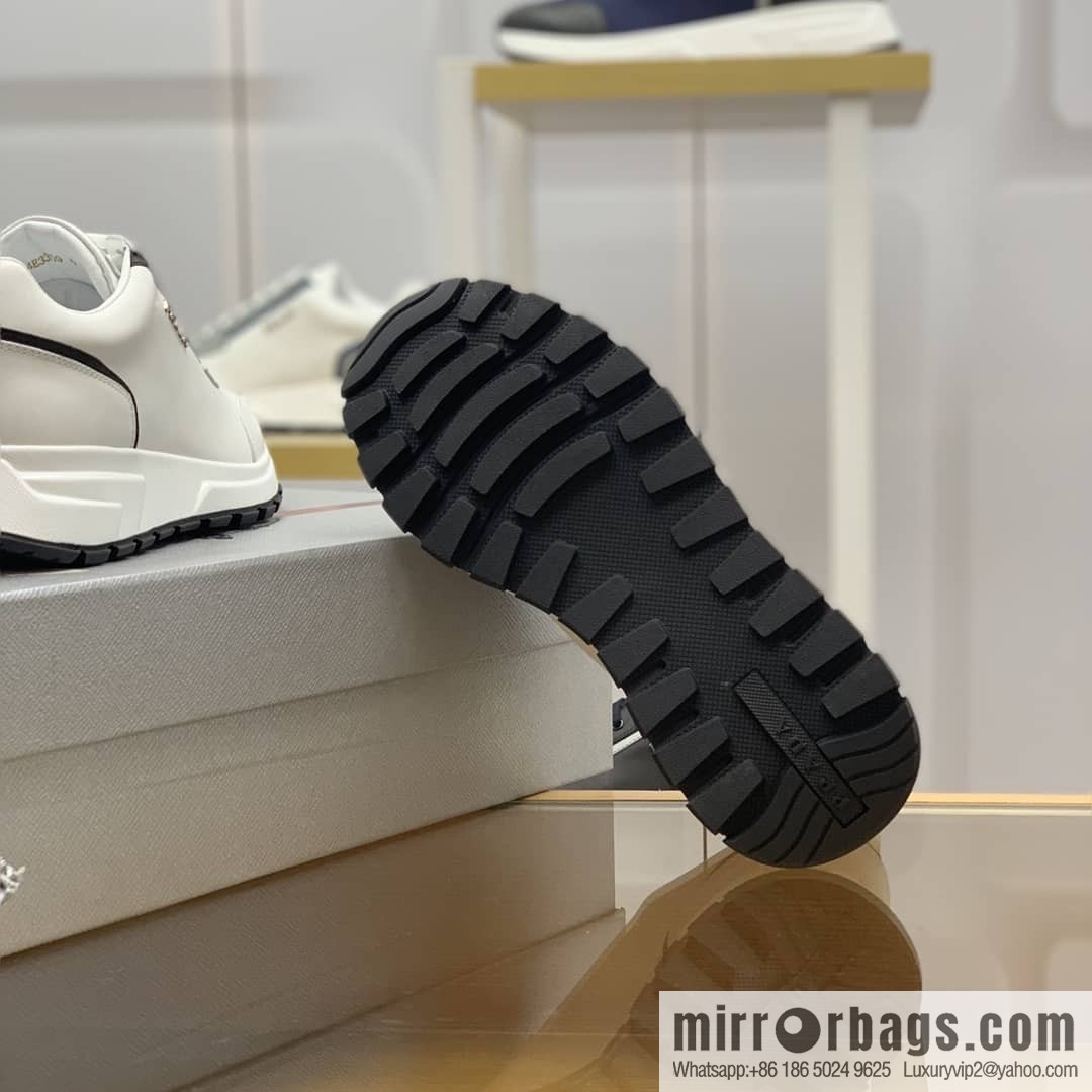 PRADA Prada uses soft leather (fabric), tongue embossed logo letters men's sneakers