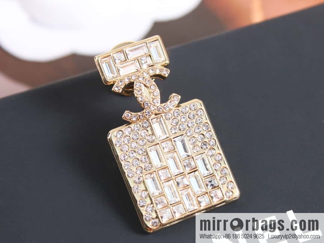 New ☑️ CHANEL Chanel double c full diamond perfume bottle brooch