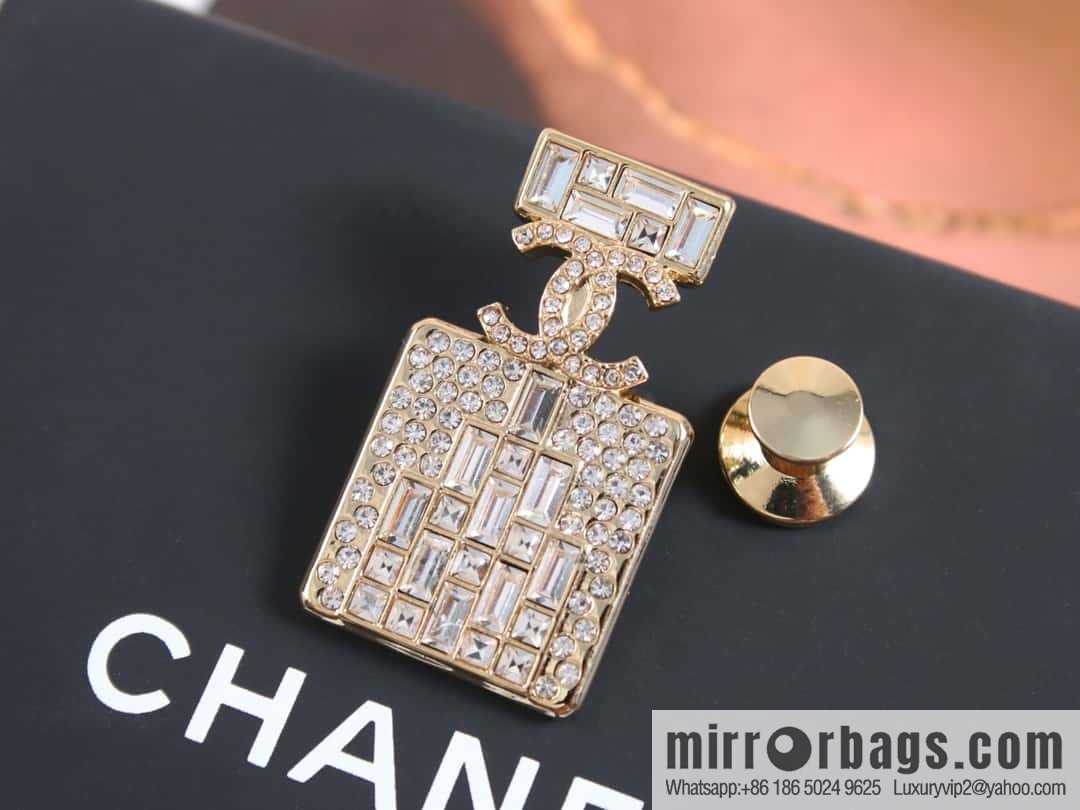 New ☑️ CHANEL Chanel double c full diamond perfume bottle brooch