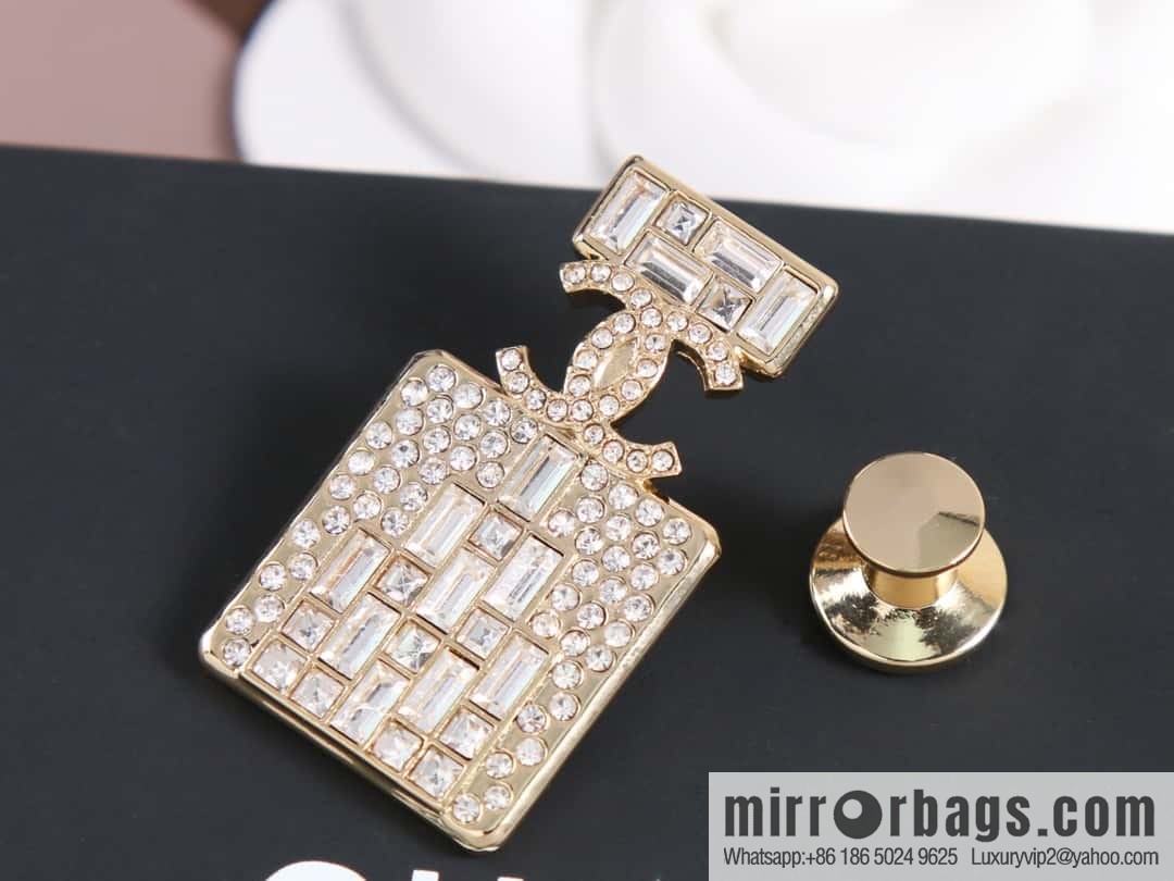 New ☑️ CHANEL Chanel double c full diamond perfume bottle brooch