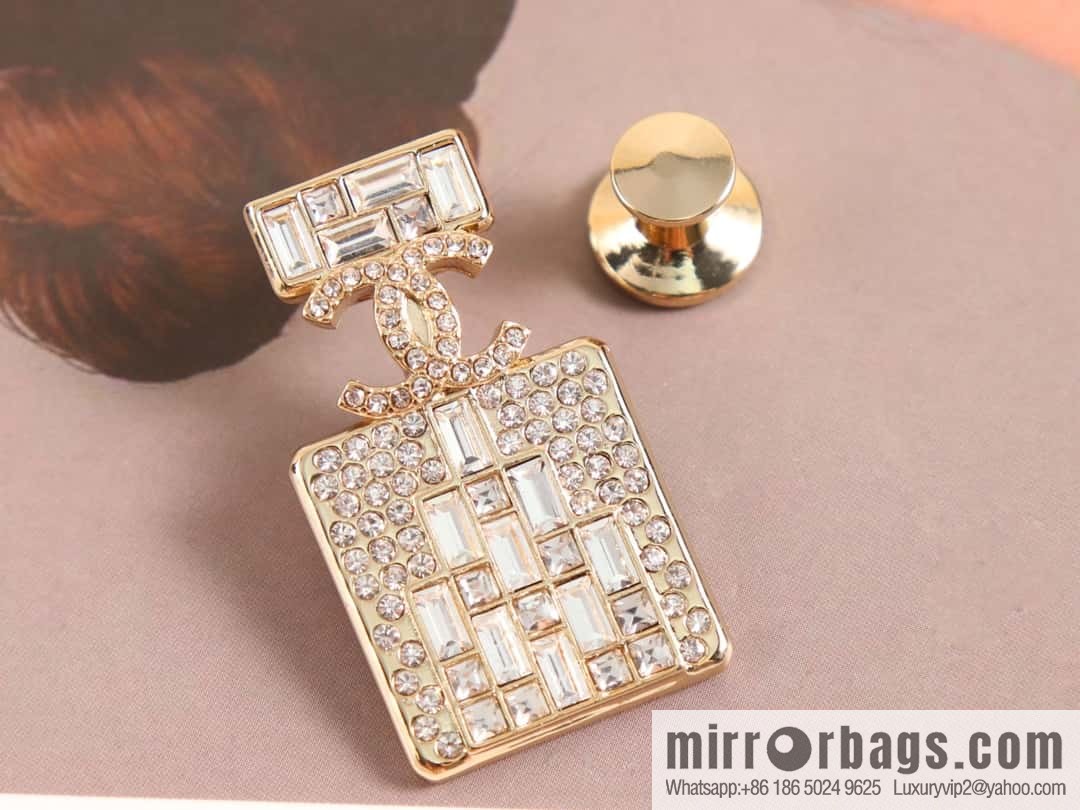 New ☑️ CHANEL Chanel double c full diamond perfume bottle brooch
