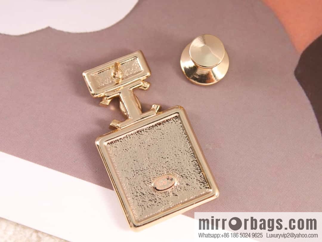 New ☑️ CHANEL Chanel double c full diamond perfume bottle brooch
