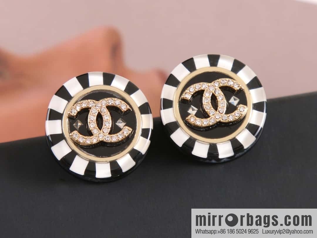 New ☑️ CHANEL Chanel c1 double c acrylic round stud earrings