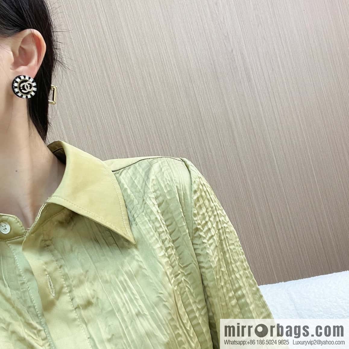 New ☑️ CHANEL Chanel c1 double c acrylic round stud earrings
