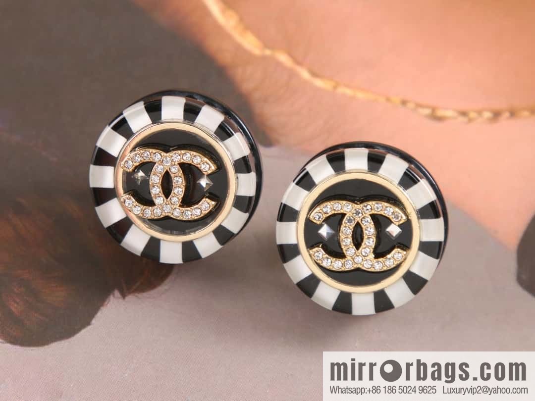 New ☑️ CHANEL Chanel c1 double c acrylic round stud earrings