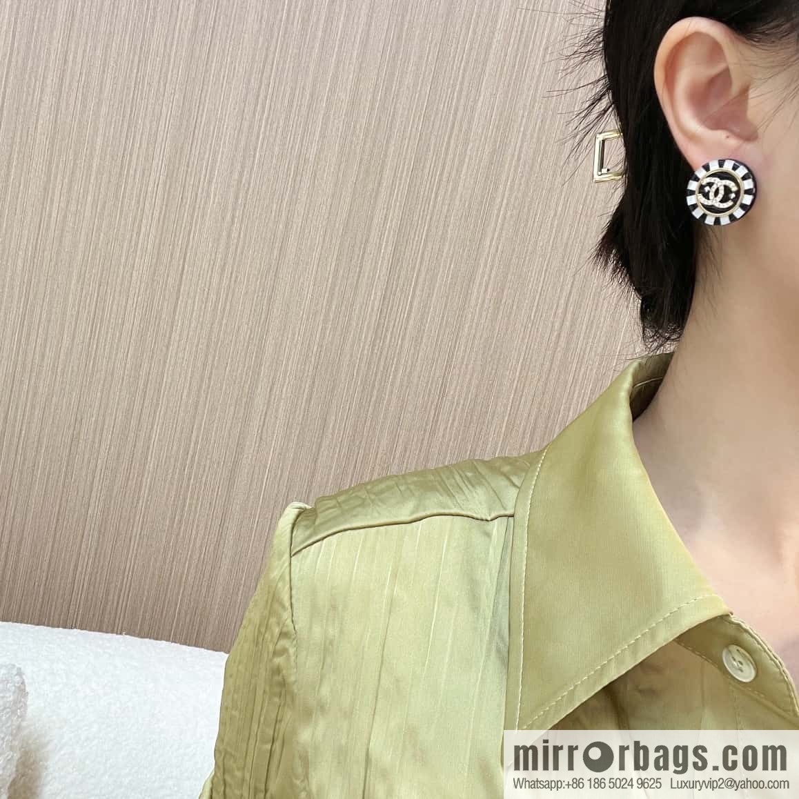 New ☑️ CHANEL Chanel c1 double c acrylic round stud earrings