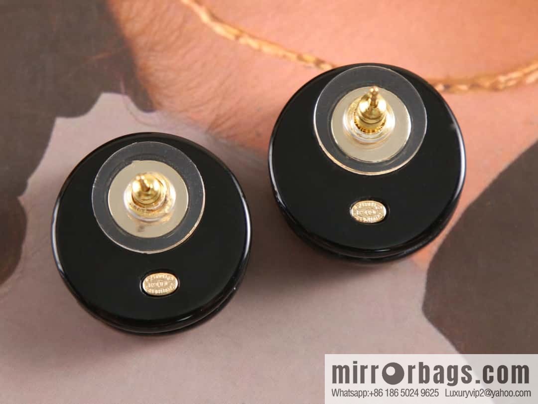 New ☑️ CHANEL Chanel c1 double c acrylic round stud earrings