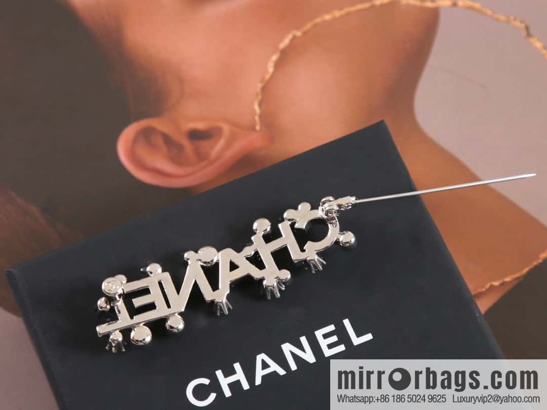 New ☑️ CHANEL Chanel full diamond CHANEL alphabet snowflake brooch