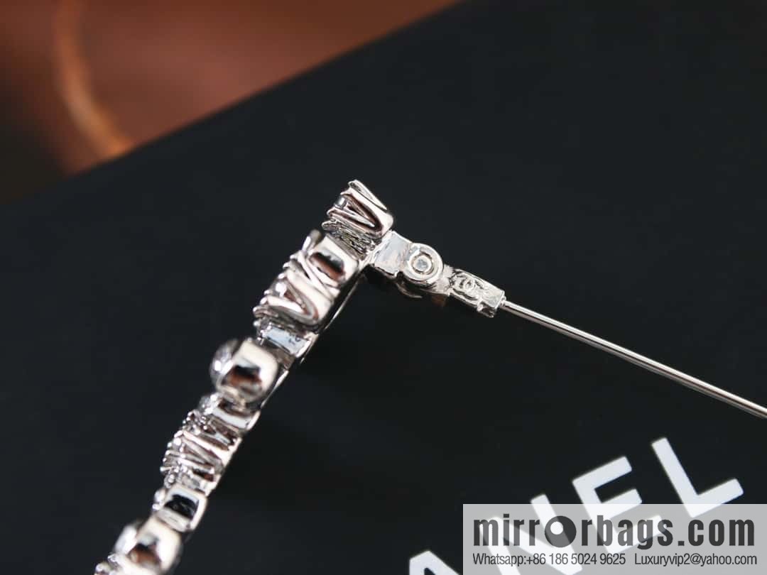 New ☑️ CHANEL Chanel full diamond CHANEL alphabet snowflake brooch