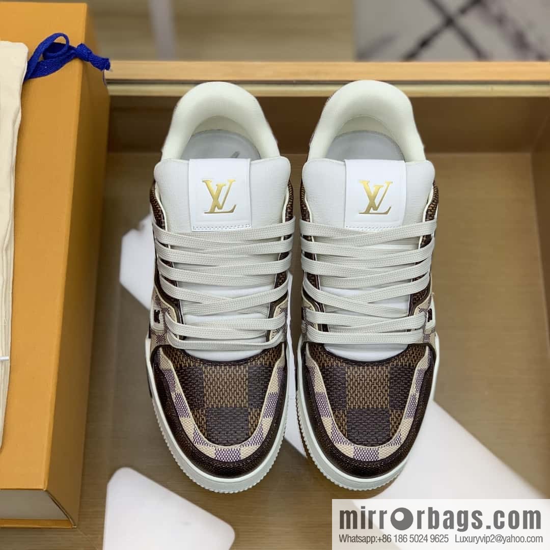 LV/Louis Vuitton uses color-matching calfskin to make high-end men's sports running shoes
