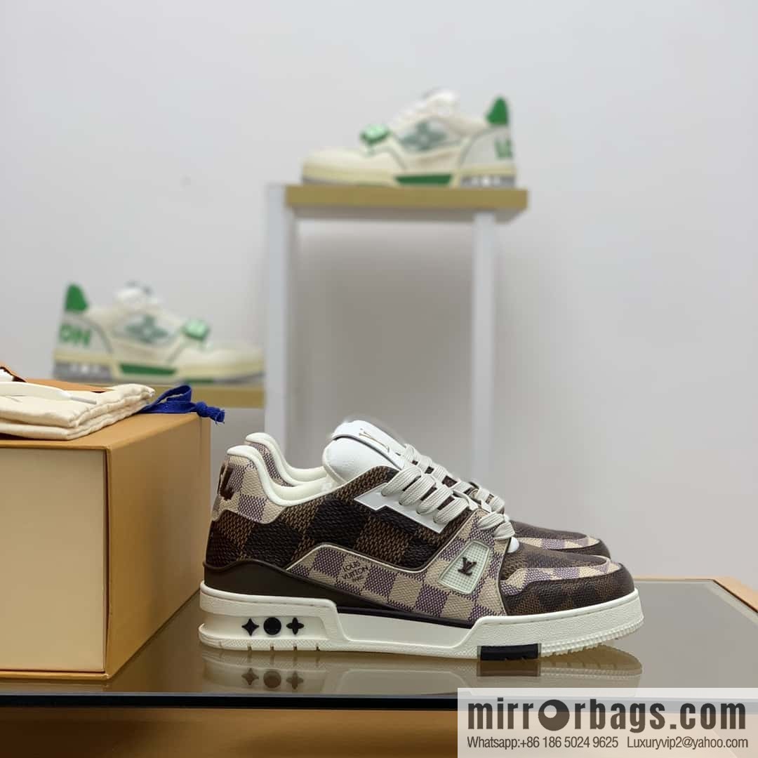 LV/Louis Vuitton uses color-matching calfskin to make high-end men's sports running shoes