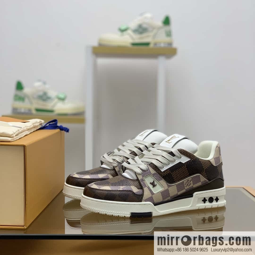 LV/Louis Vuitton uses color-matching calfskin to make high-end men's sports running shoes