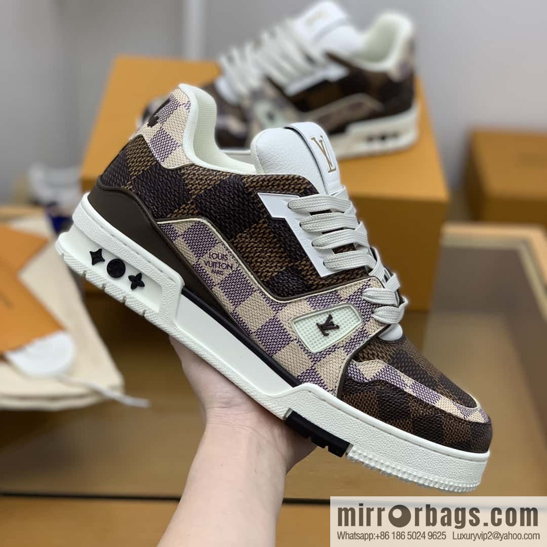 LV/Louis Vuitton uses color-matching calfskin to make high-end men's sports running shoes