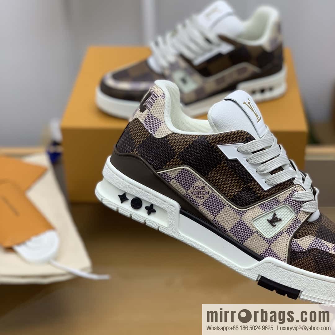 LV/Louis Vuitton uses color-matching calfskin to make high-end men's sports running shoes