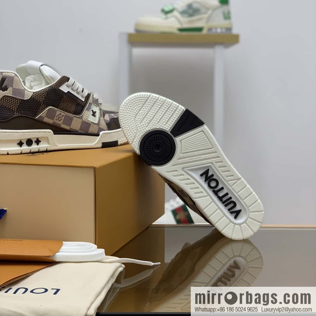 LV/Louis Vuitton uses color-matching calfskin to make high-end men's sports running shoes