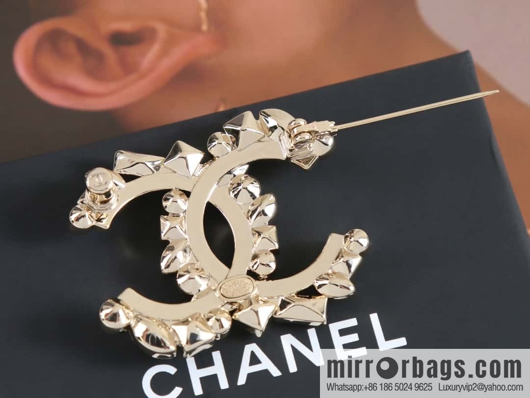 New ☑️ Chanel Double C Horse Eye Diamond Brooch