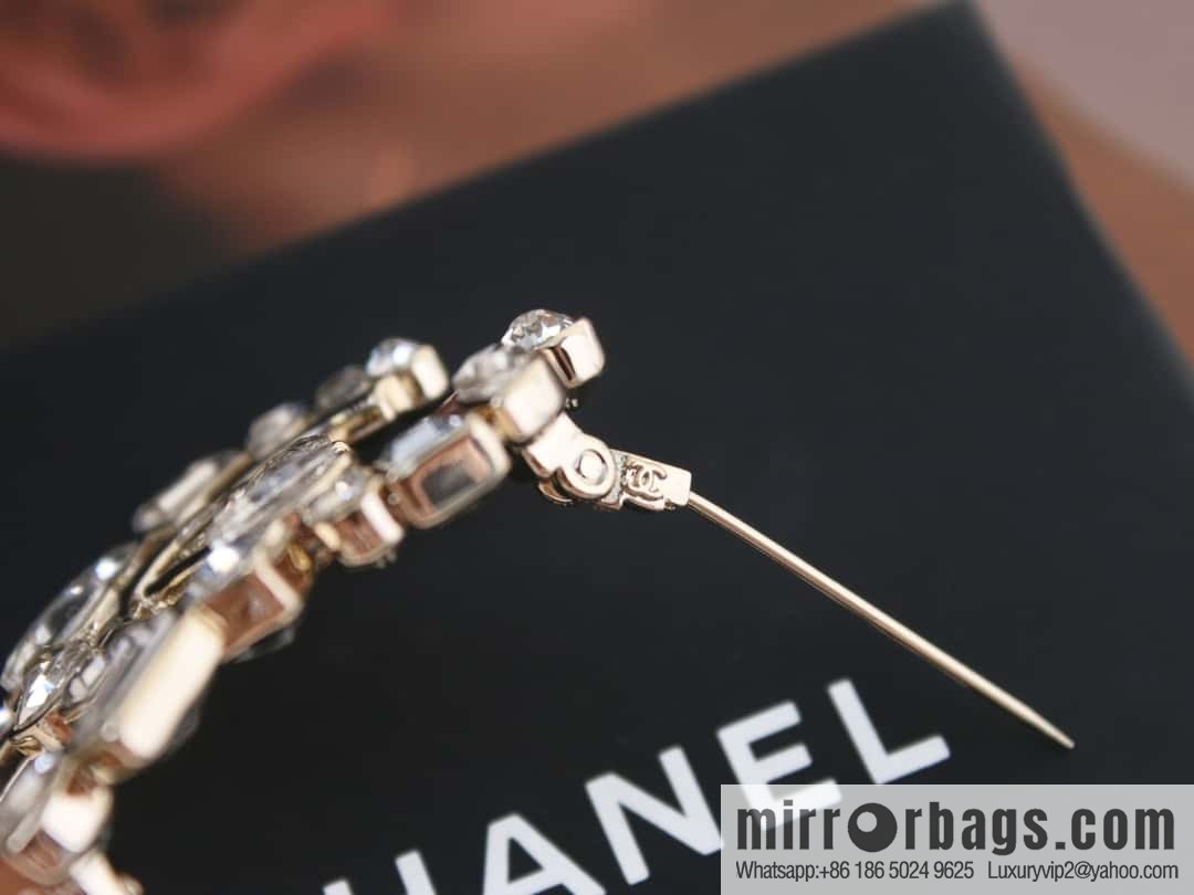 New ☑️ Chanel Double C Horse Eye Diamond Brooch